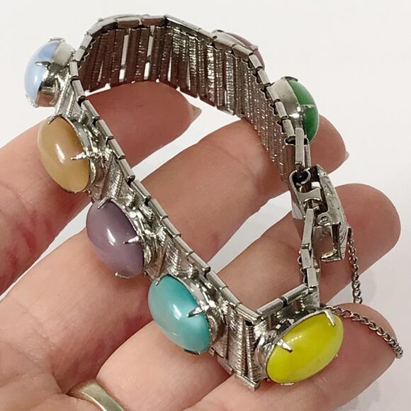 Vintage Moon Glow Bracelet Sarah Coventry Cabochon Party Pastels Scarab Style - Picture 7 of 16